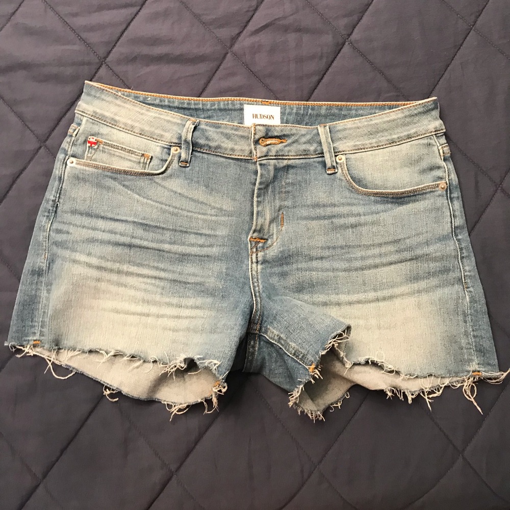 HUDSON Jeans Amber Festival Blue Fray Hem Short